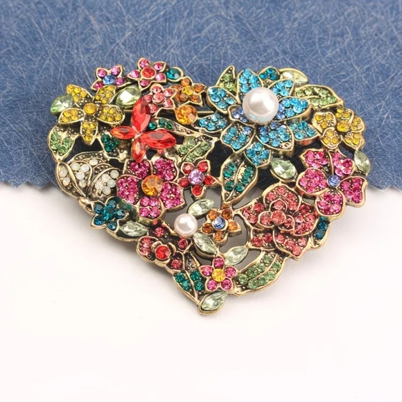 🆕️💗 GOLD-TONE RHINESTONE & PEARL HEART SHAPED FLORAL BROOCH PIN 💗 - Picture 7 of 9